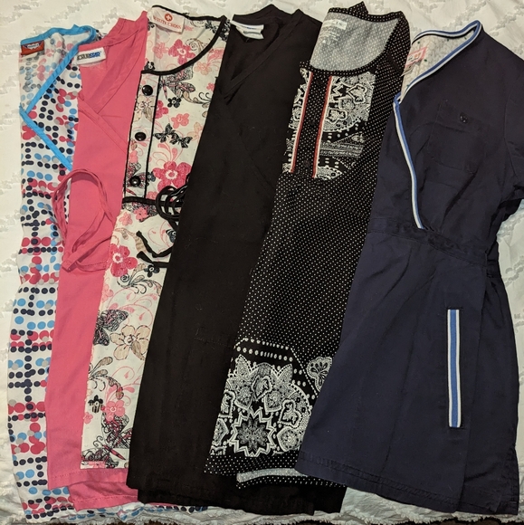 Scrub tops bundle - Picture 2 of 3